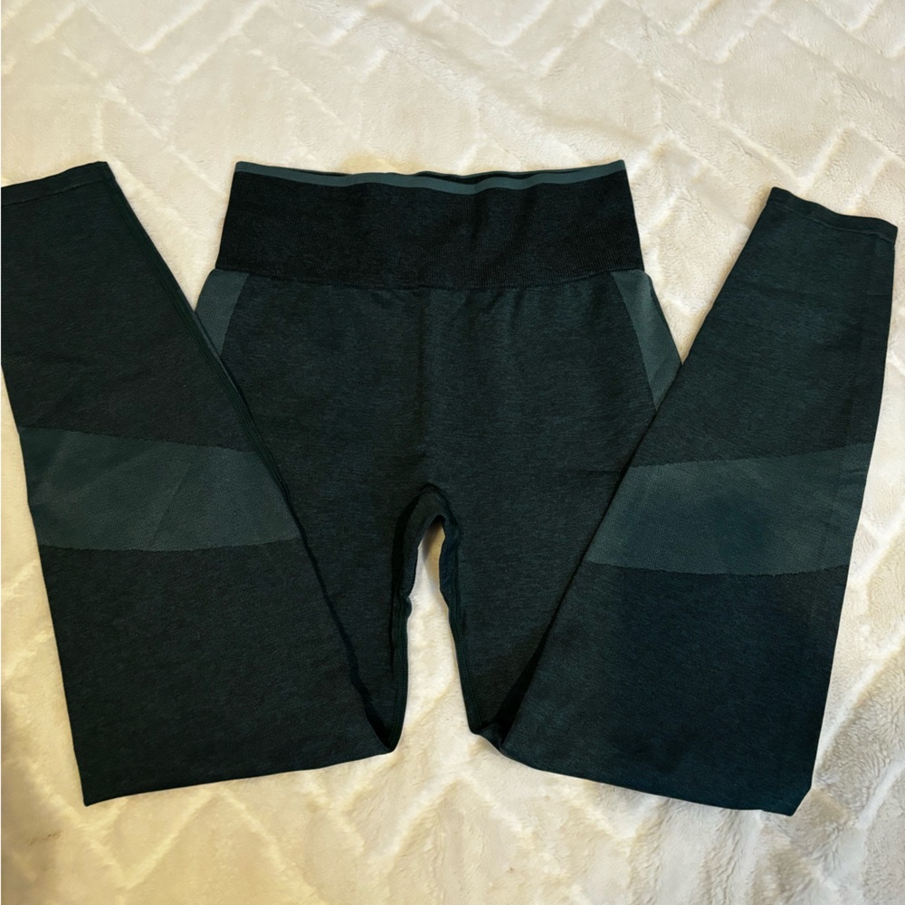 Women's Pink Leggings - hunter green Worn 1x Size Medium (but not tag) - Picture 5 of 9